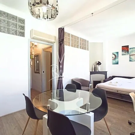 Viva Riviera - 10 Rue Florian * Cannes